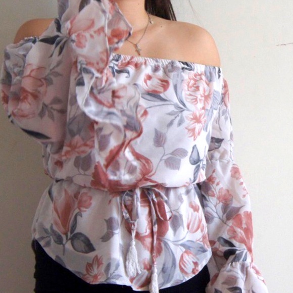 •𝙾𝚏𝚏-𝚂𝚑𝚘𝚞𝚕𝚍𝚎𝚛 𝙱𝚕𝚘𝚞𝚜𝚎• - Picture 2 of 3